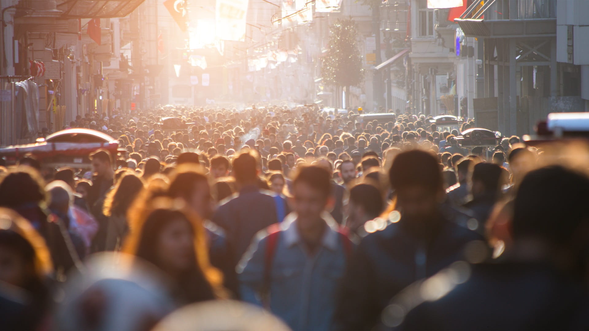 How to Navigate Crowds and Get the Most Out of Your Trip